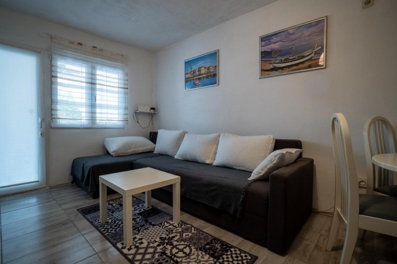 Apartman Mira II Vir Exteriér fotografie