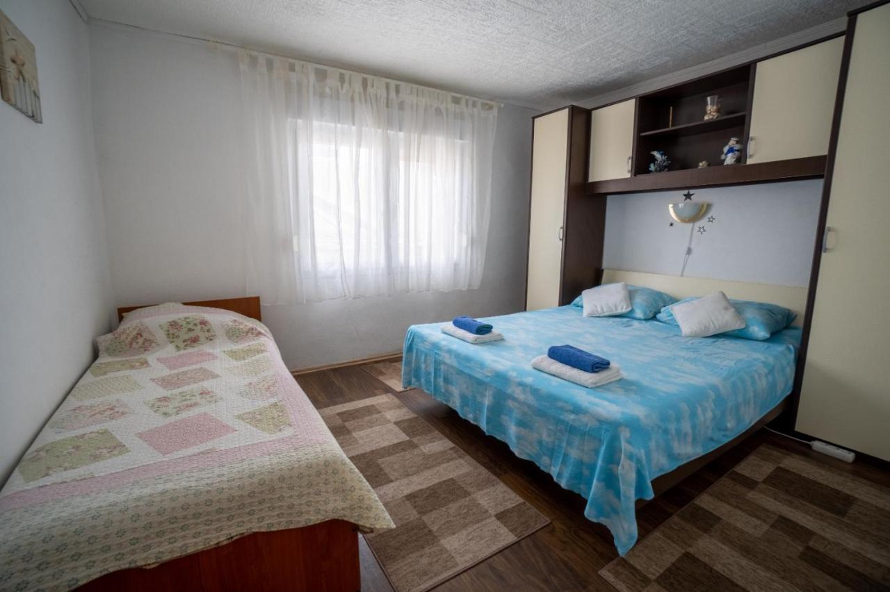 Apartman Mira II Vir Exteriér fotografie