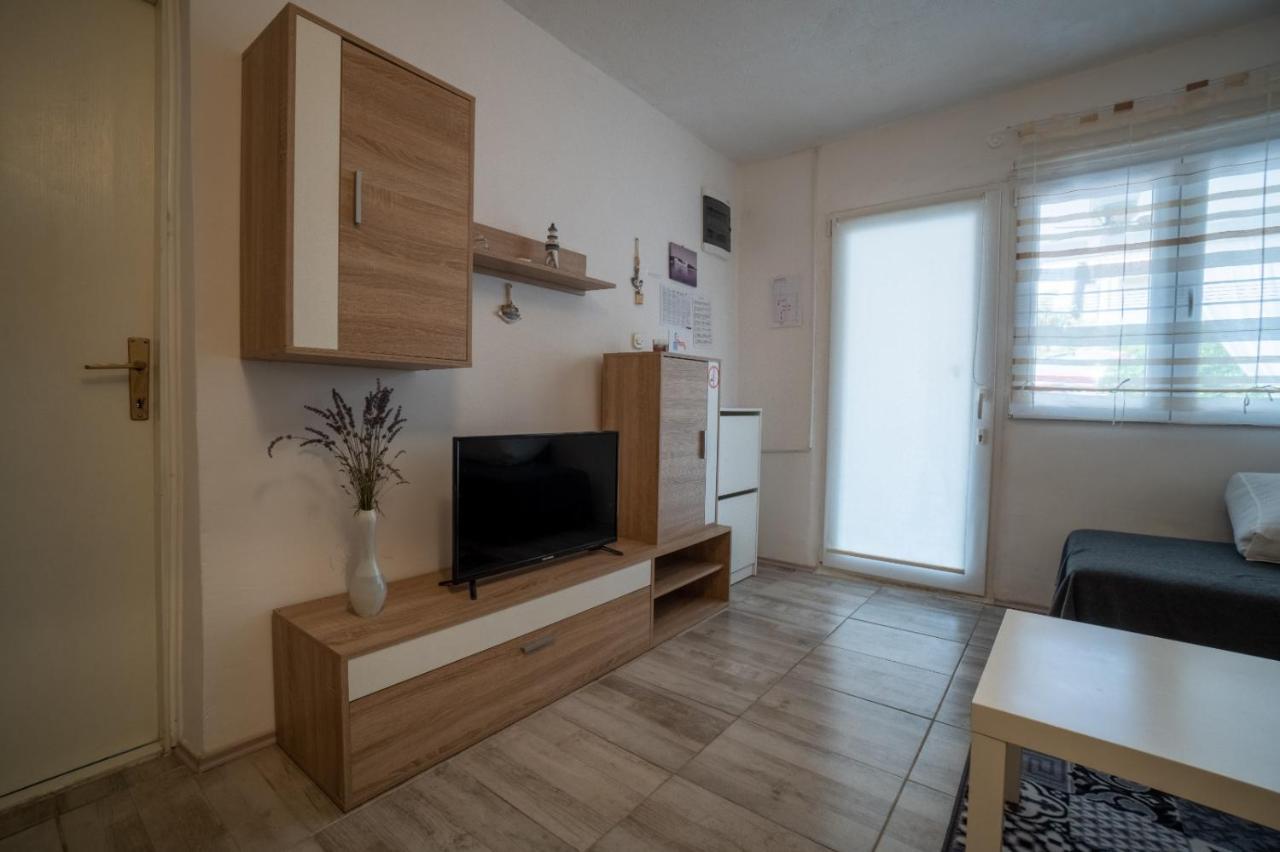 Apartman Mira II Vir Exteriér fotografie