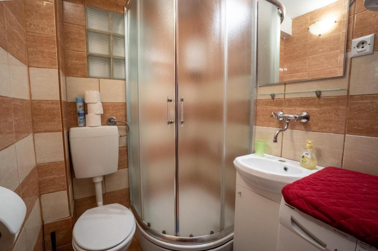 Apartman Mira II Vir Exteriér fotografie