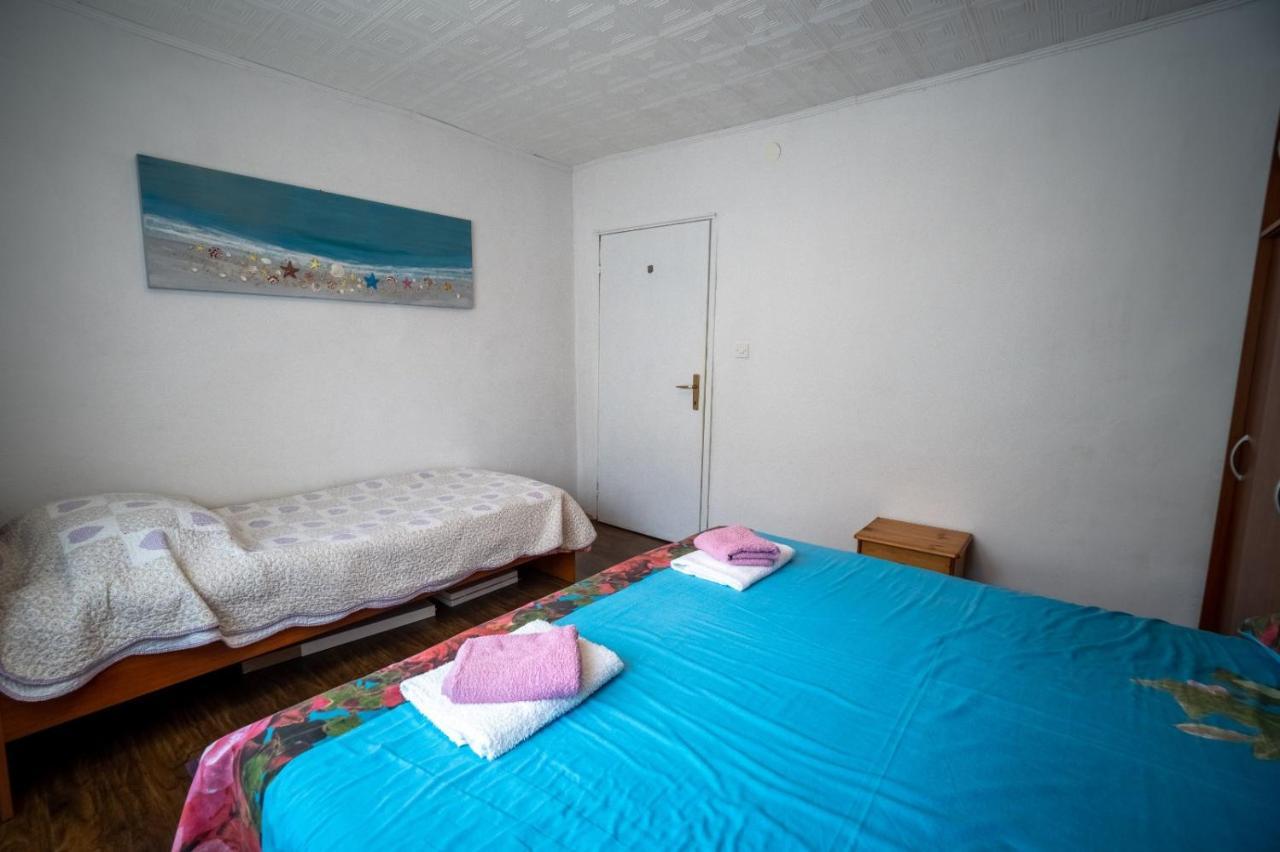 Apartman Mira II Vir Exteriér fotografie
