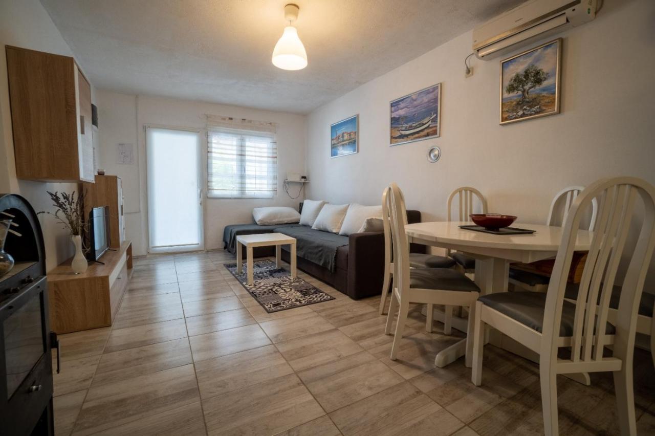 Apartman Mira II Vir Exteriér fotografie